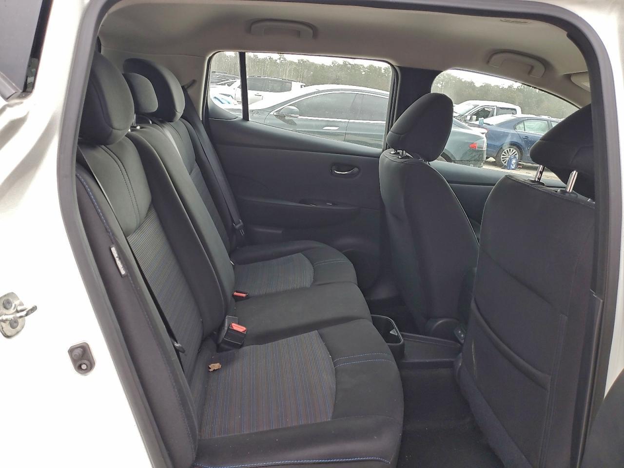2023 NISSAN LEAF
