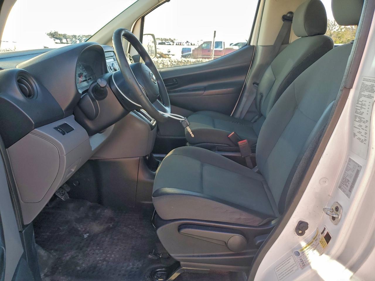 2017 NISSAN NV 200