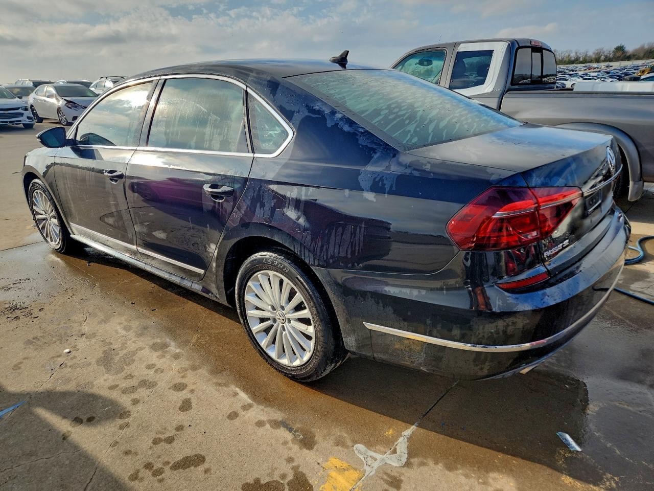2017 VOLKSWAGEN Passat