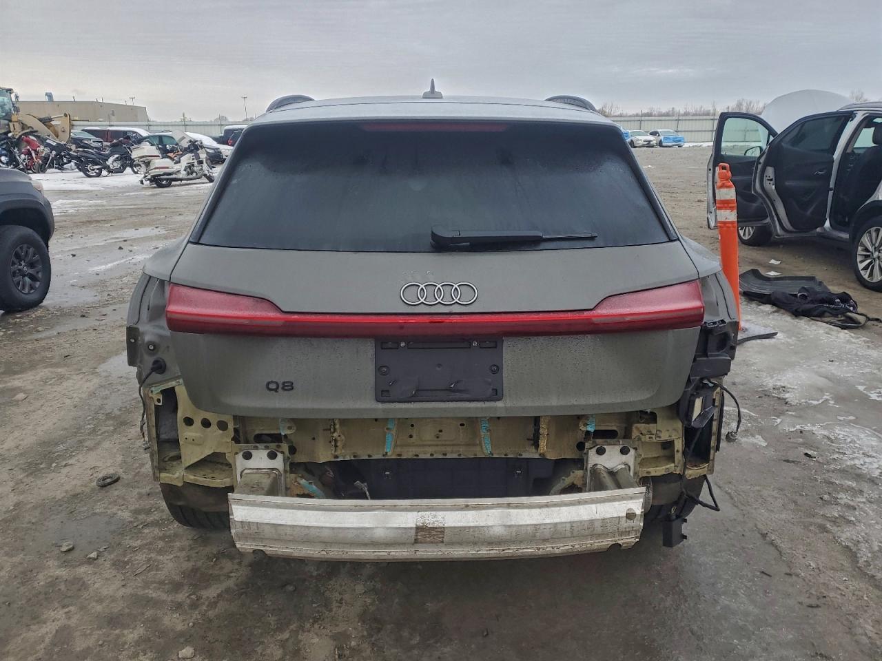 2024 AUDI Q8