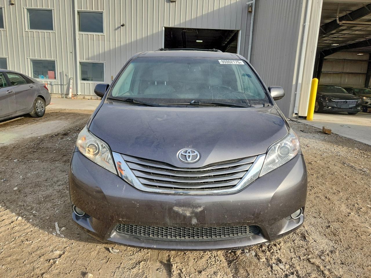 2017 TOYOTA SIENNA