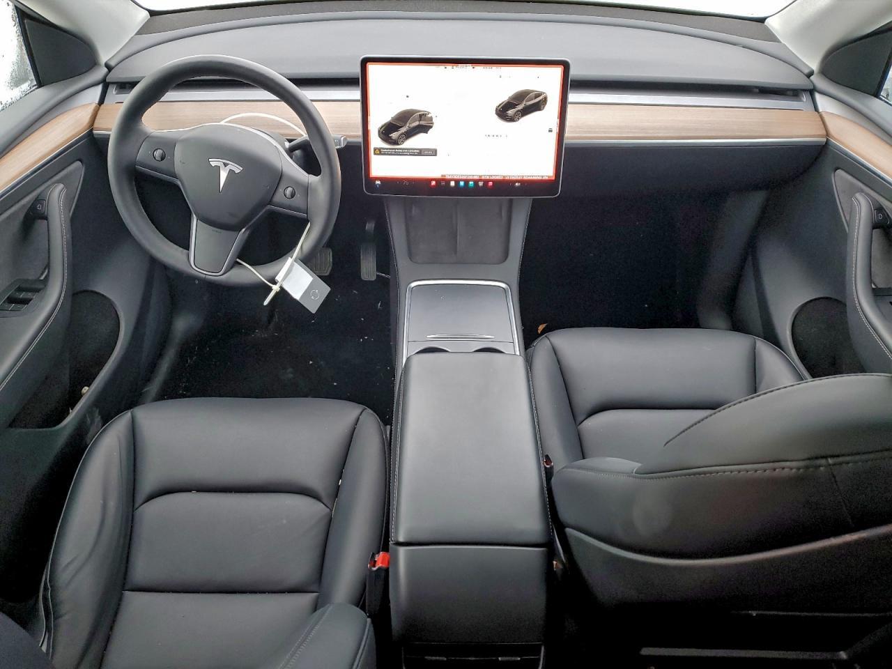 2025 TESLA MODEL Y