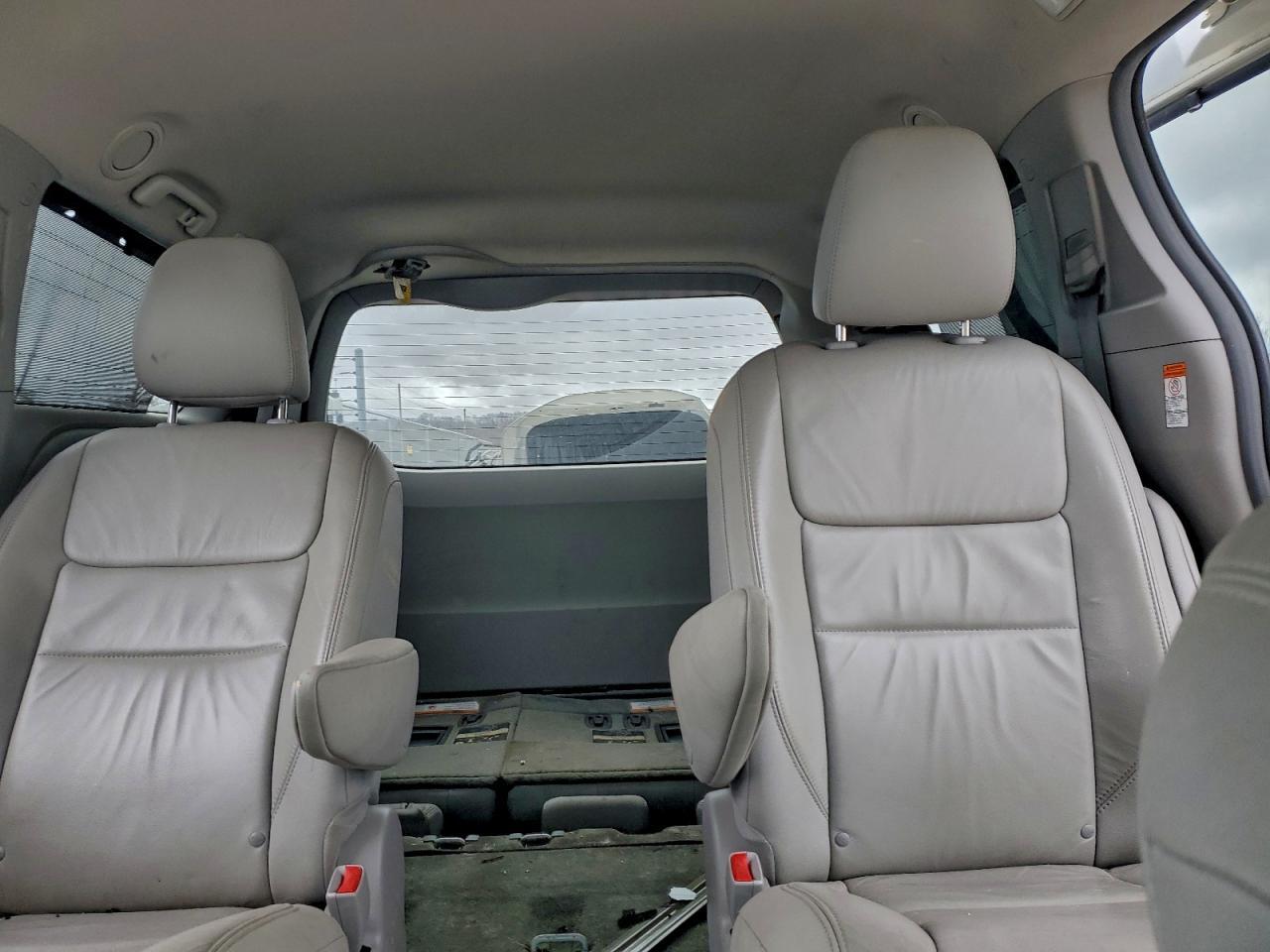 2016 TOYOTA SIENNA