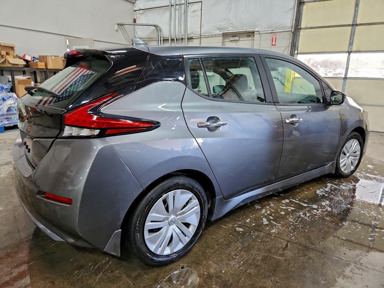 2025 NISSAN LEAF