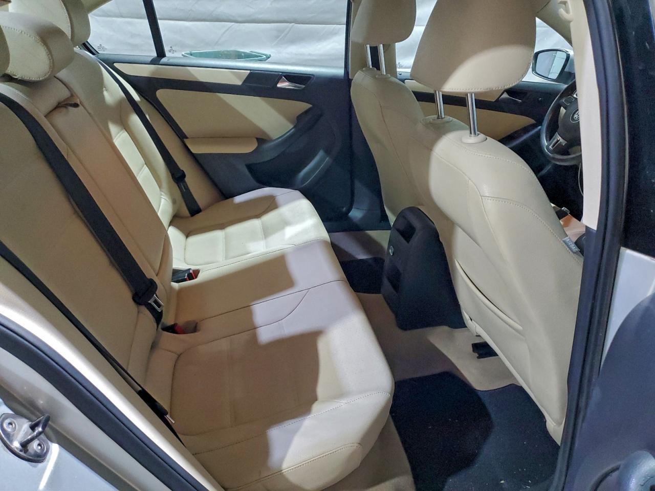 2011 VOLKSWAGEN JETTA