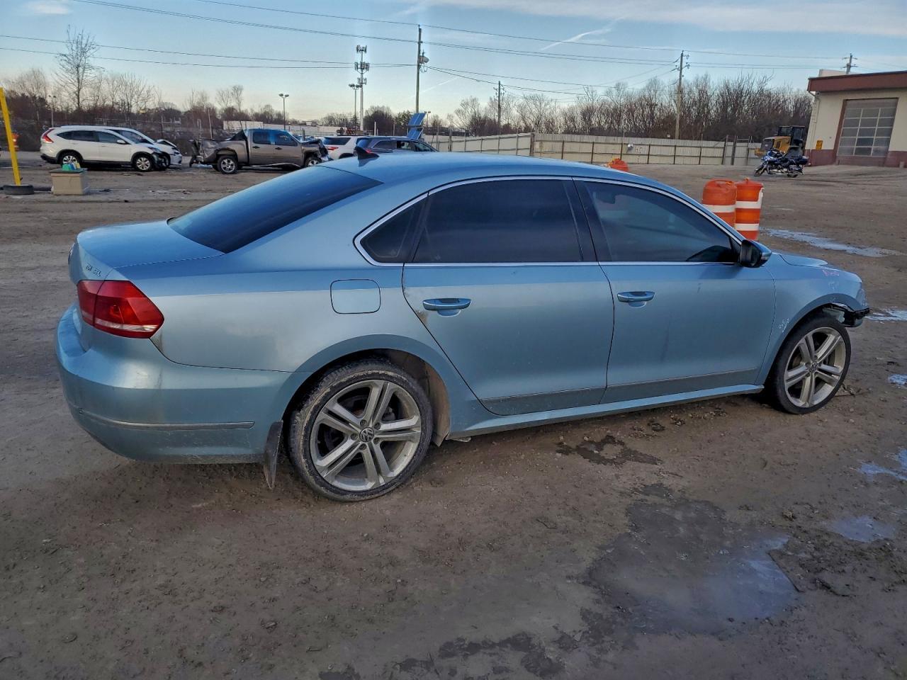2012 VOLKSWAGEN Passat