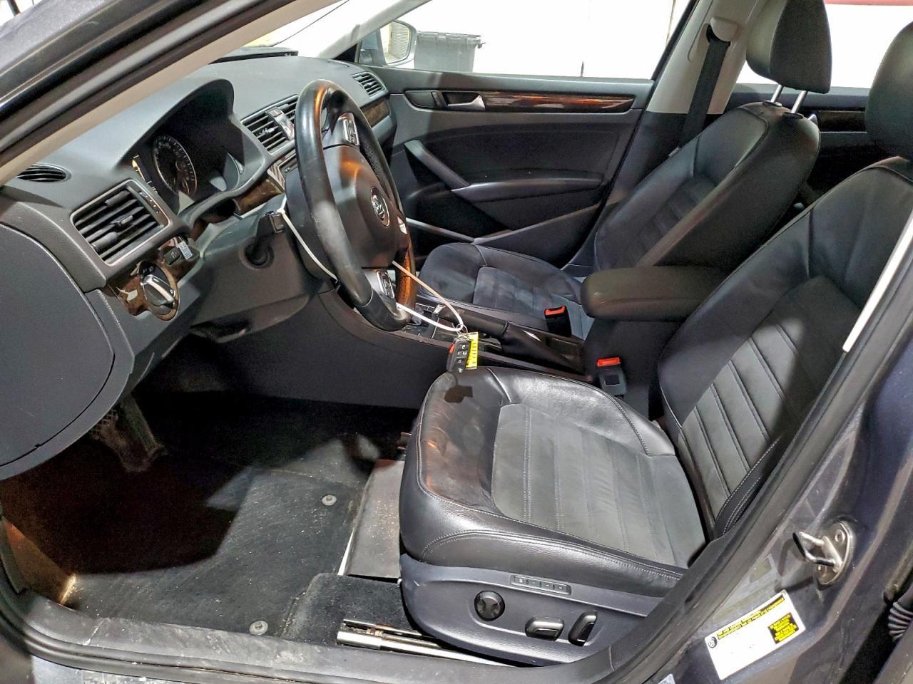 2014 VOLKSWAGEN Passat