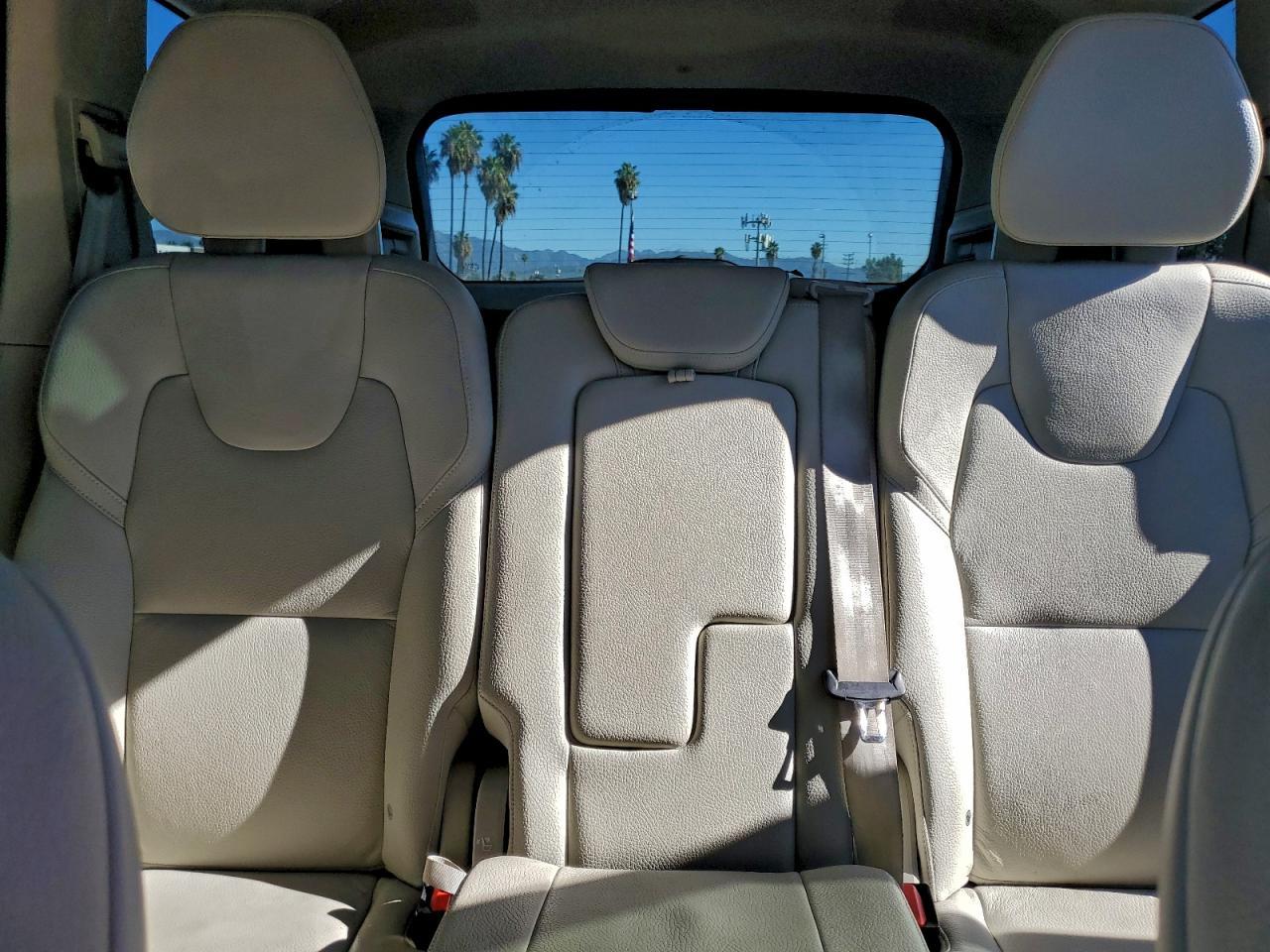 2022 VOLVO XC90