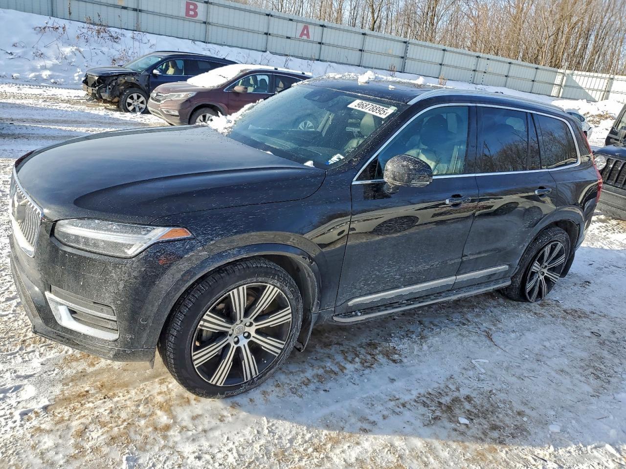 2022 VOLVO XC90
