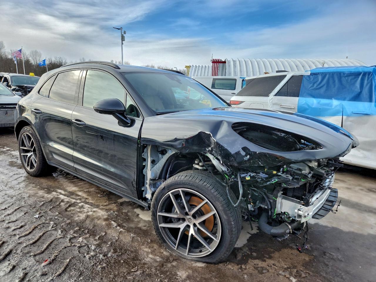 2025 PORSCHE Macan