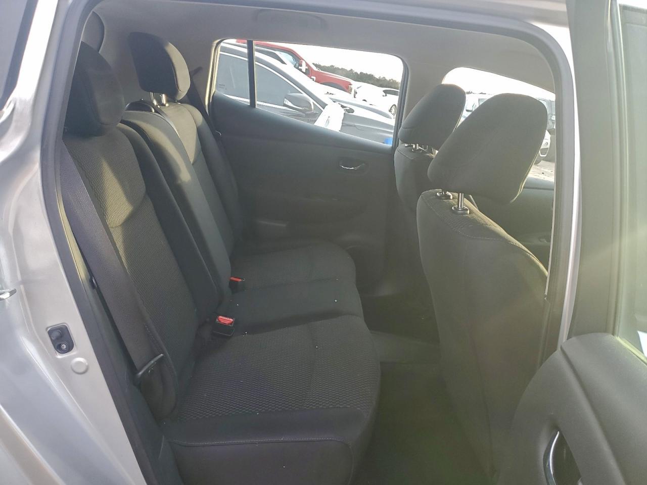 2015 NISSAN LEAF