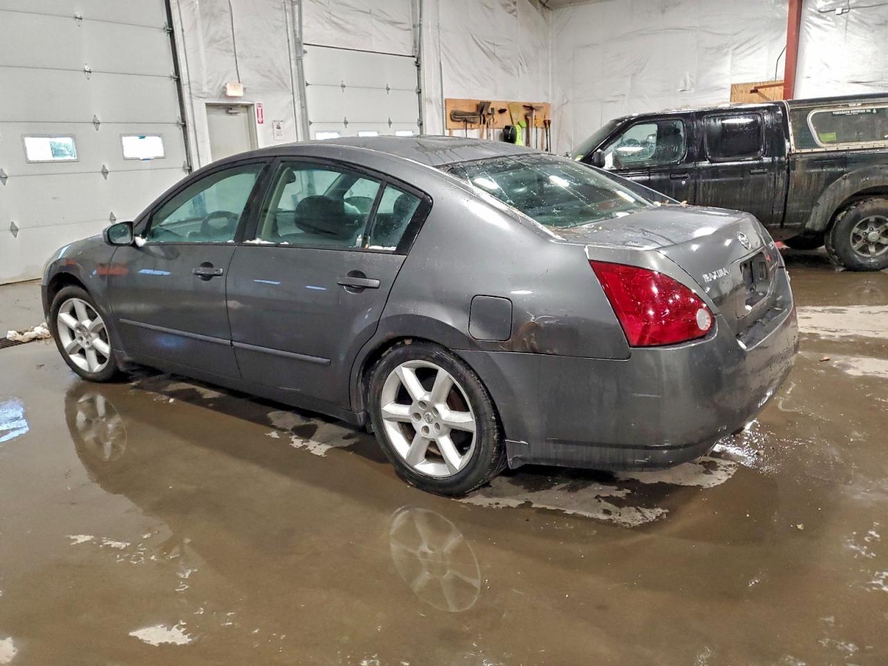 2005 NISSAN Maxima