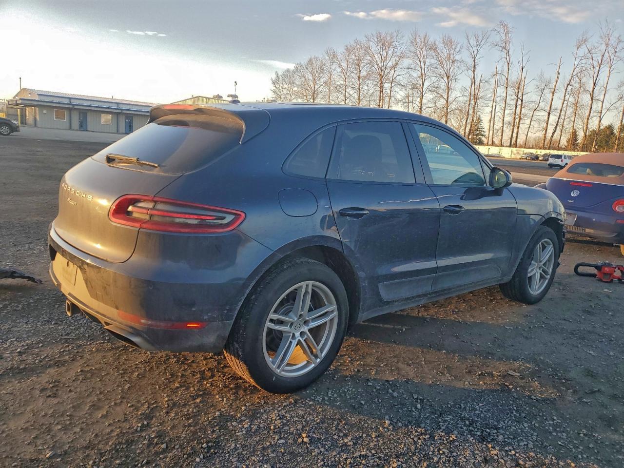 2017 PORSCHE Macan