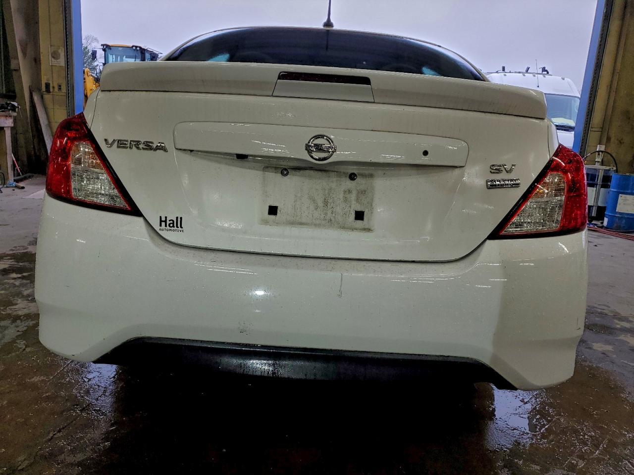 2017 NISSAN VERSA