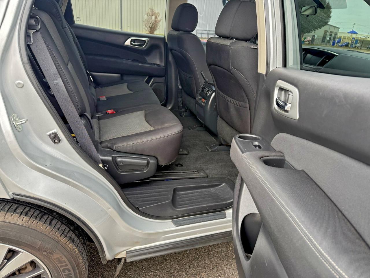 2017 NISSAN PATHFINDER