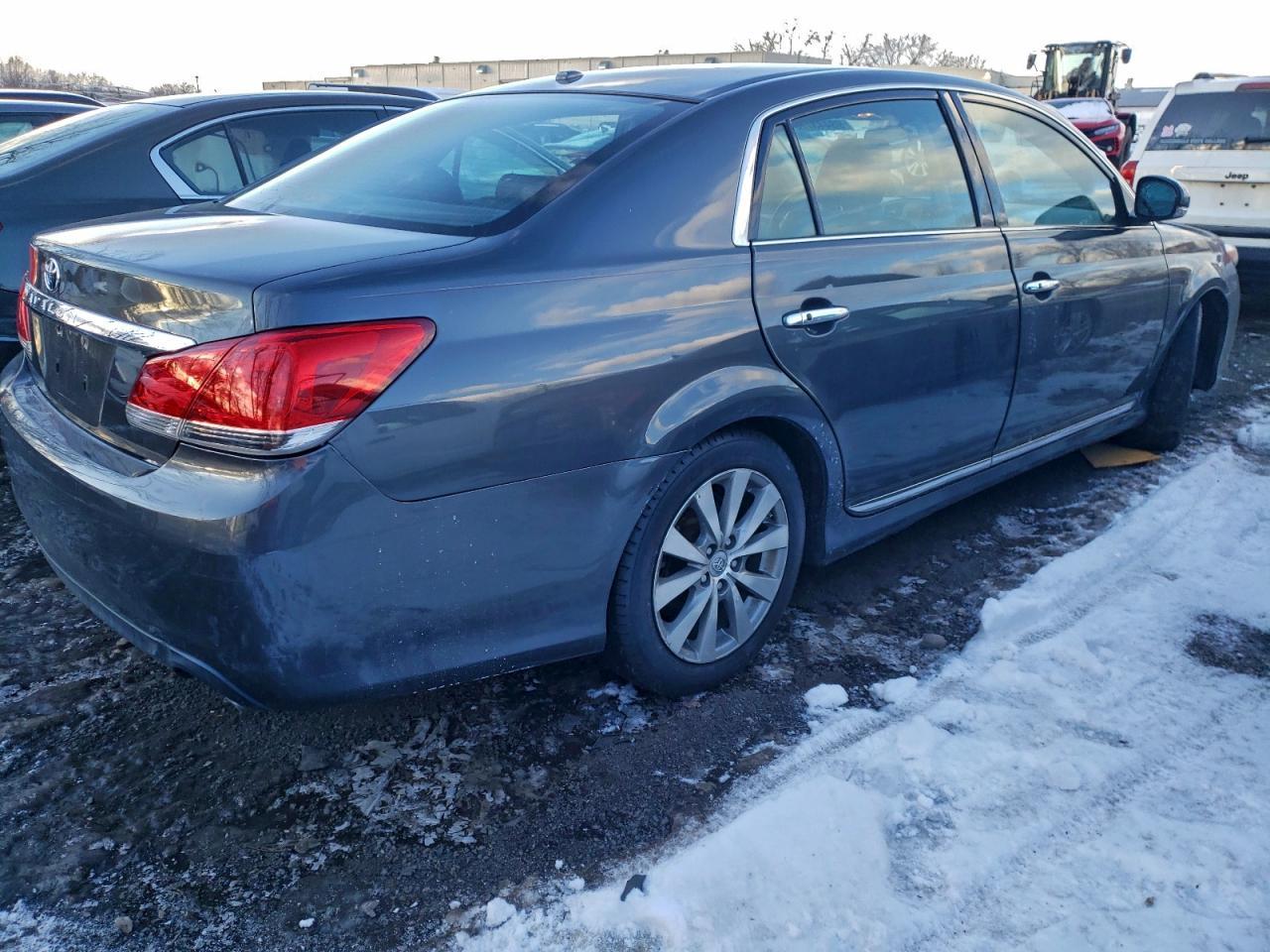 2011 TOYOTA Avalon