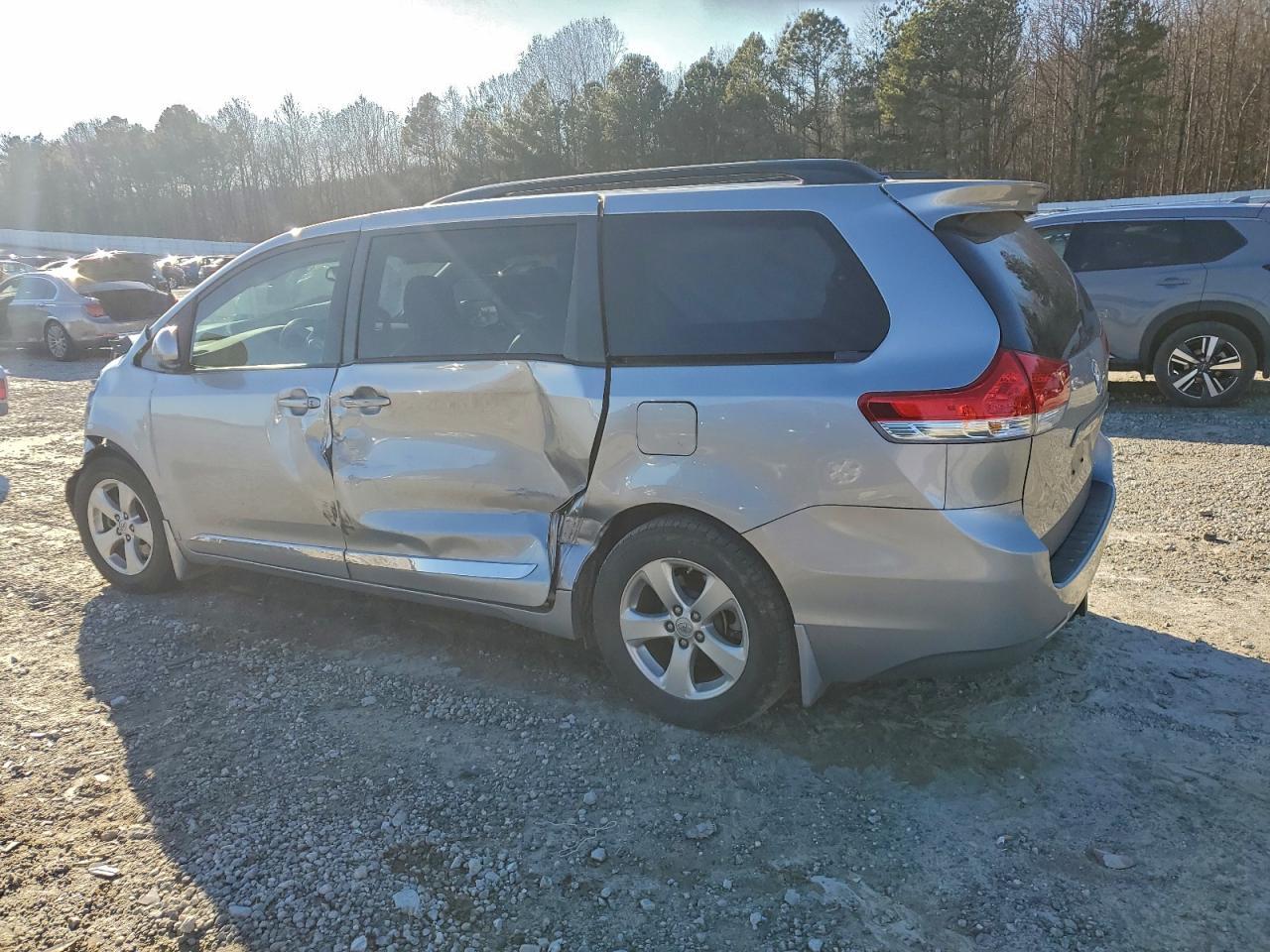 2013 TOYOTA SIENNA