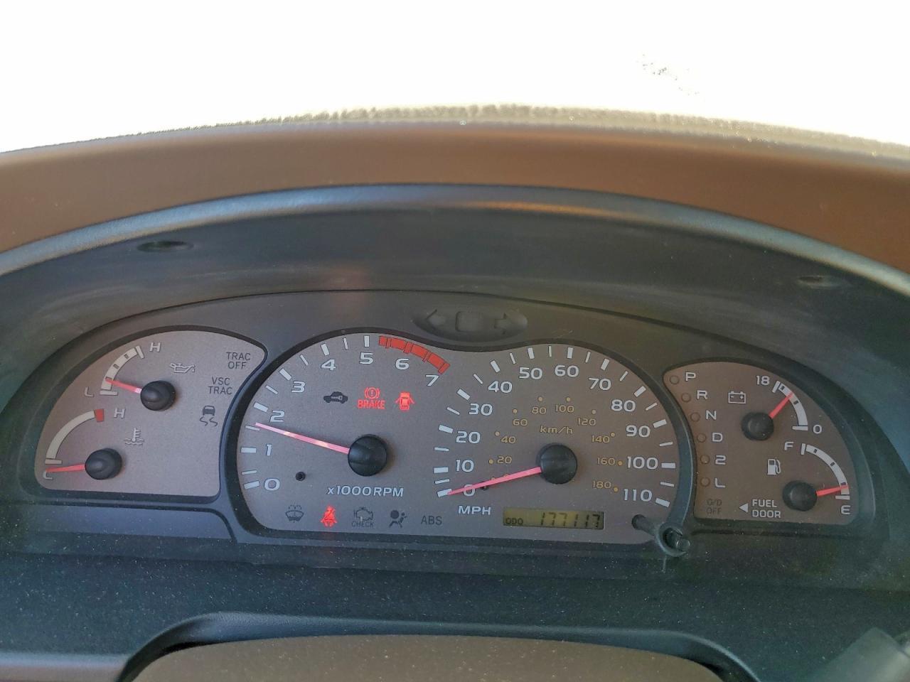 2001 TOYOTA Sequoia