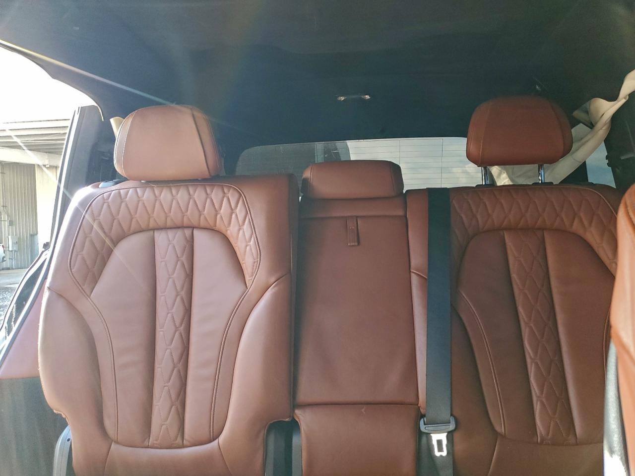 2021 BMW X7