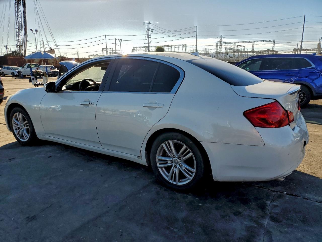 2013 INFINITI G37