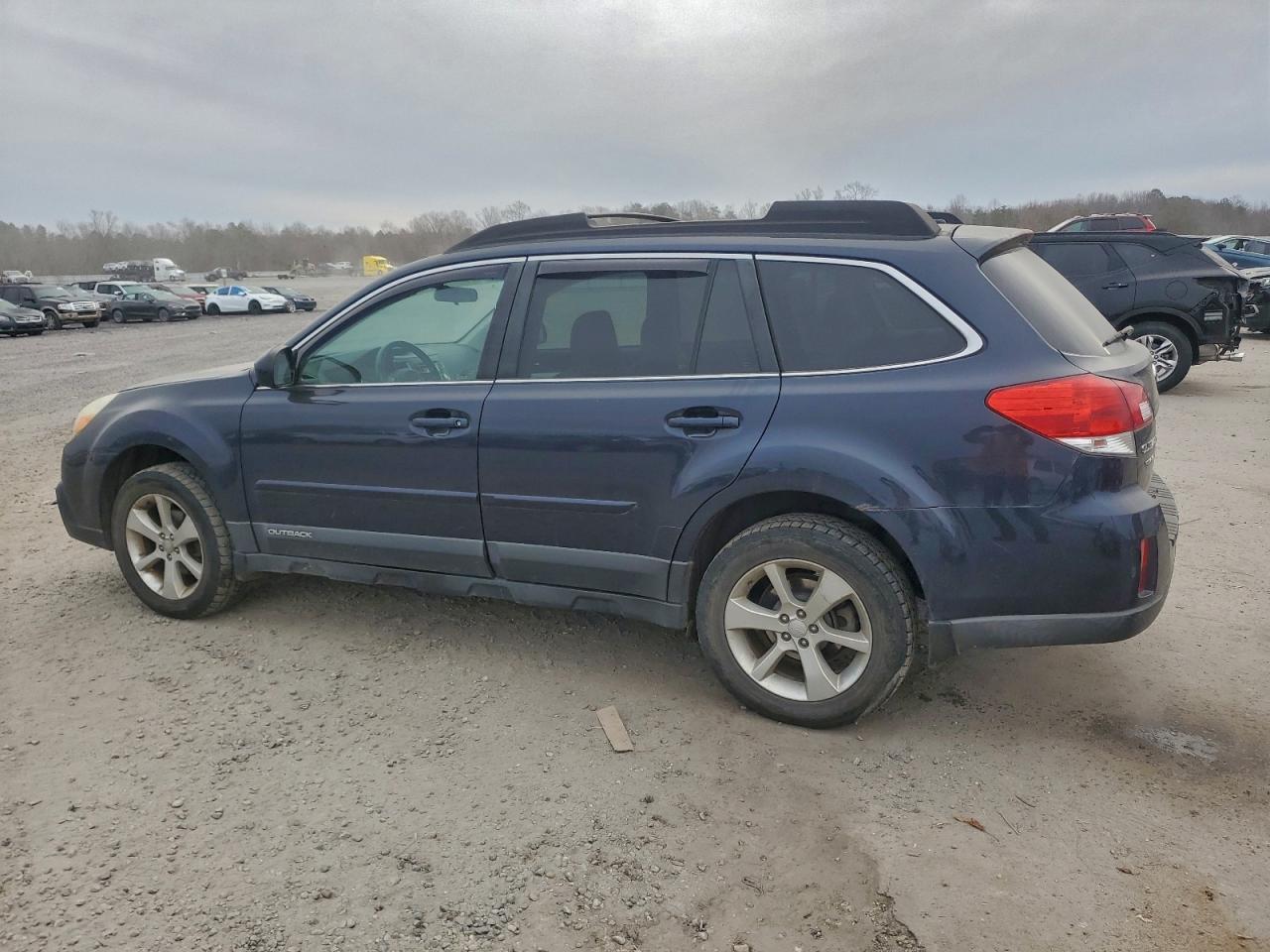 2013 SUBARU Outback
