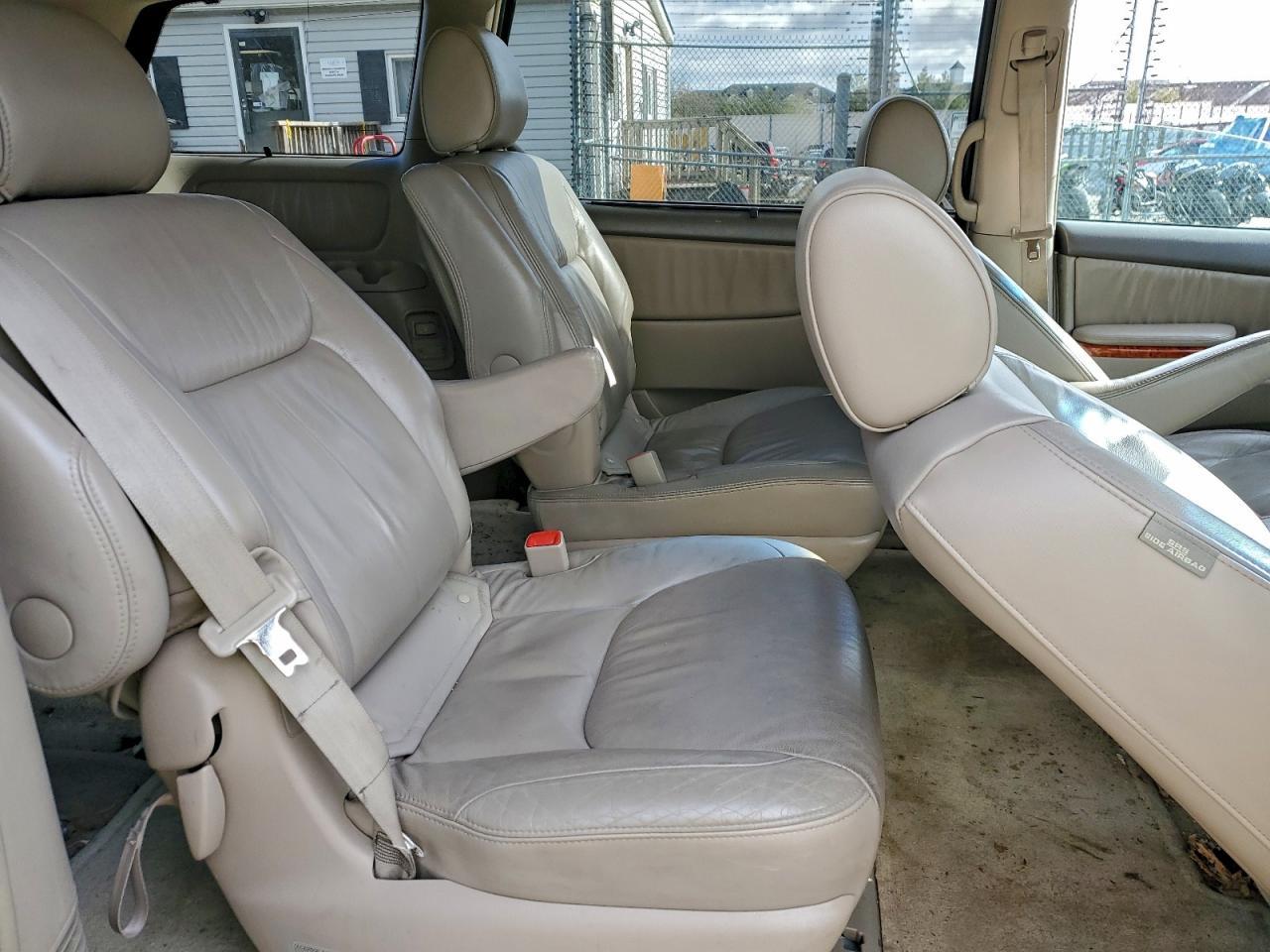 2006 TOYOTA SIENNA