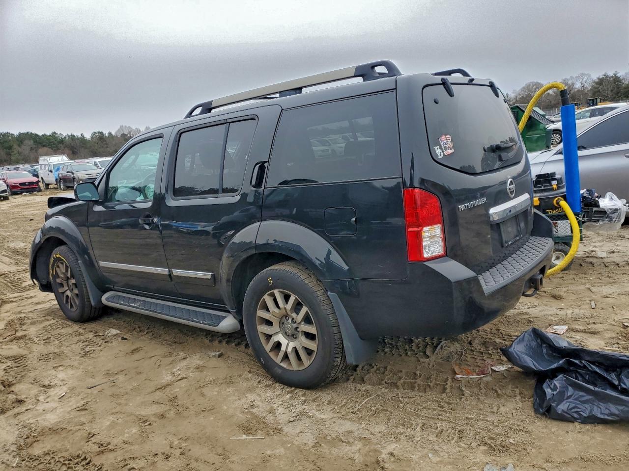 2011 NISSAN PATHFINDER