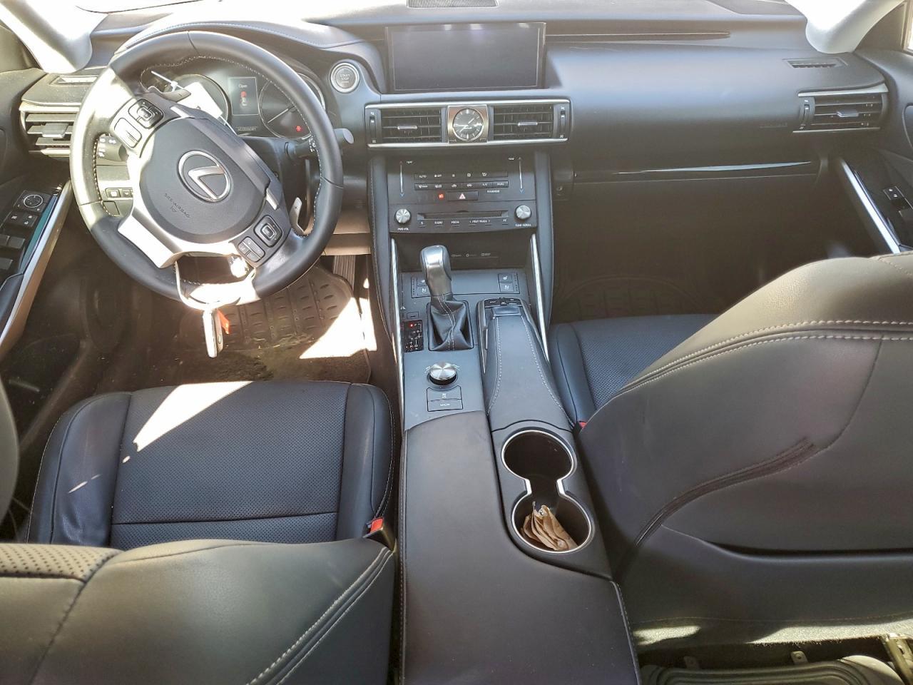 2017 LEXUS IS 200t