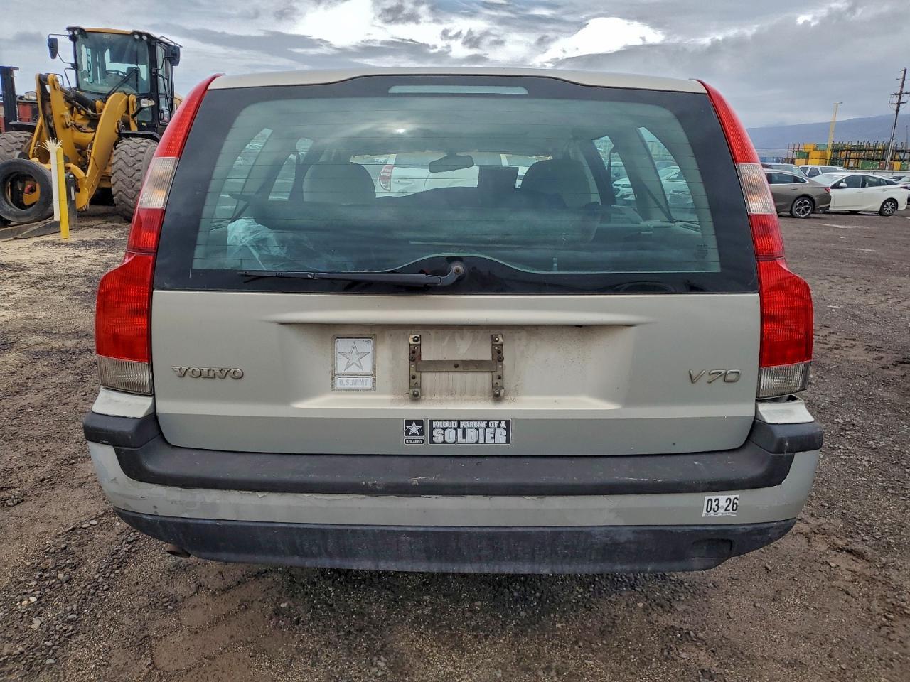 2001 VOLVO V70