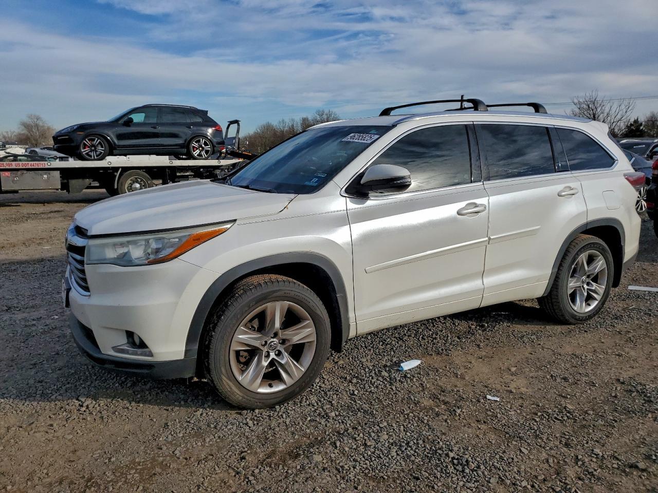 2016 TOYOTA HIGHLANDER