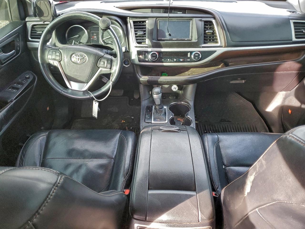 2016 TOYOTA HIGHLANDER