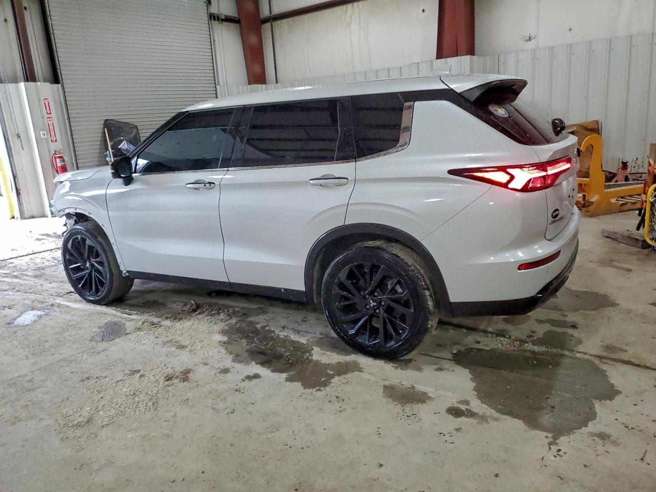 2023 MITSUBISHI outlander