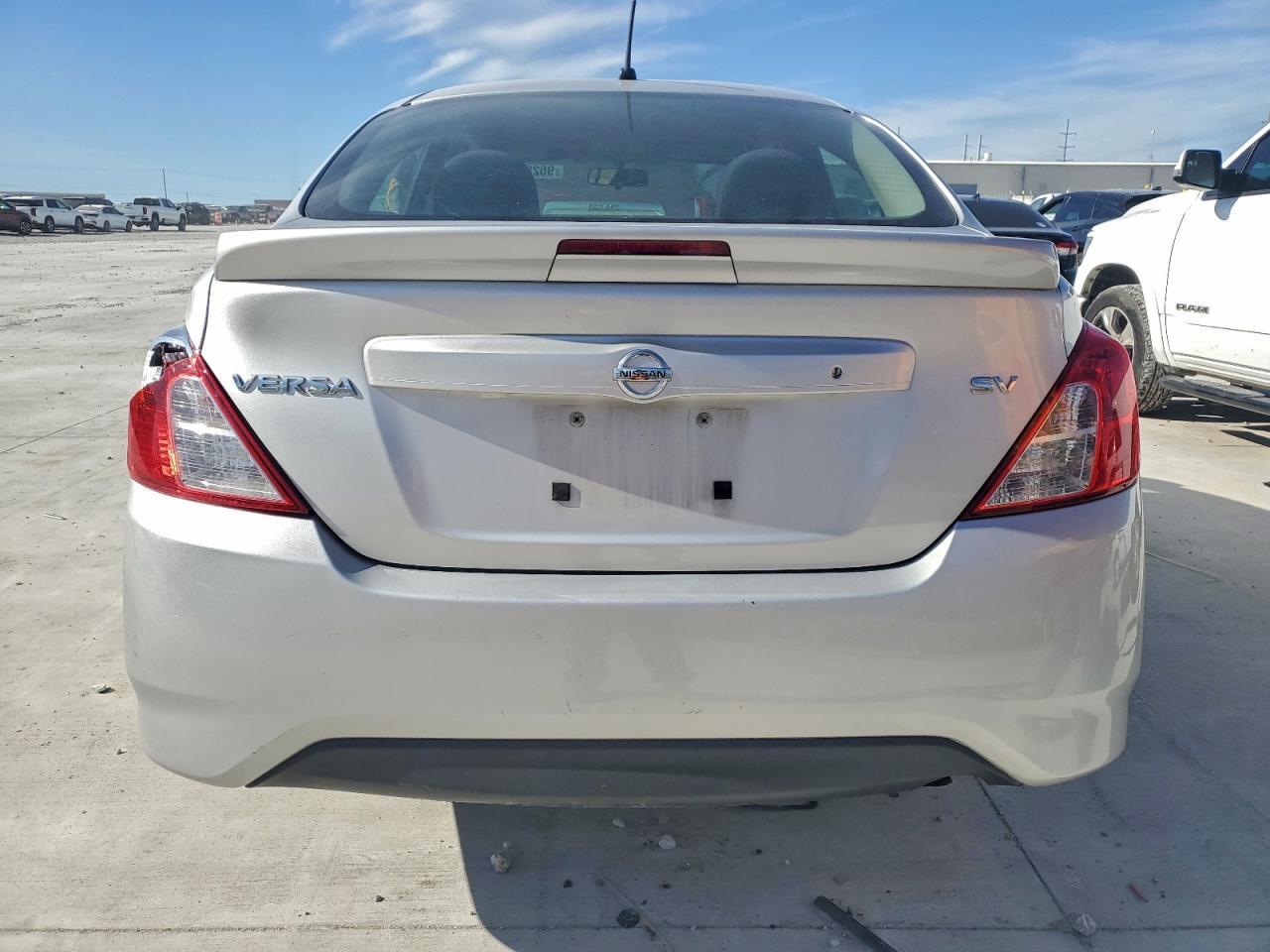 2017 NISSAN VERSA