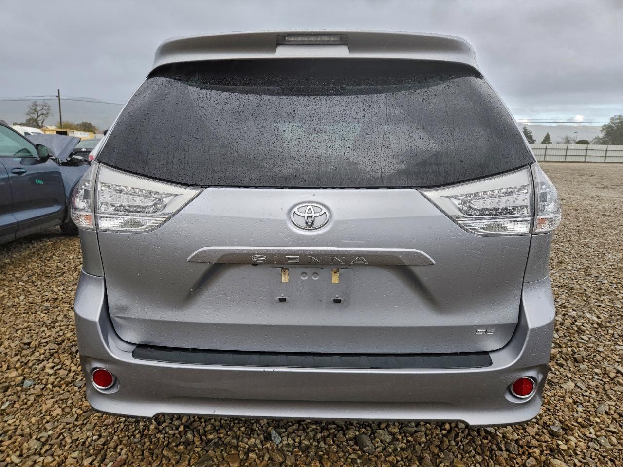 2017 TOYOTA SIENNA