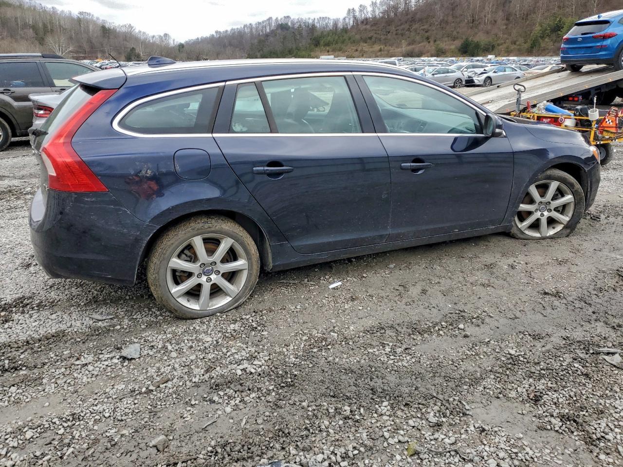 2017 VOLVO V60