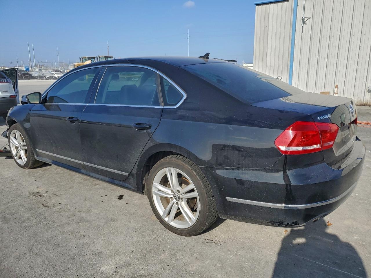 2014 VOLKSWAGEN Passat