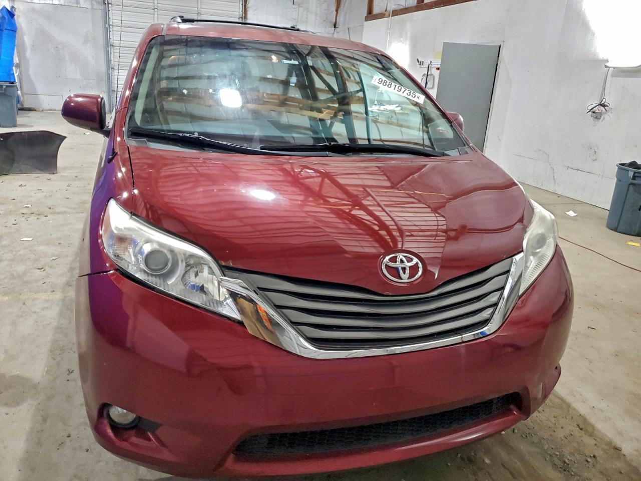 2014 TOYOTA SIENNA