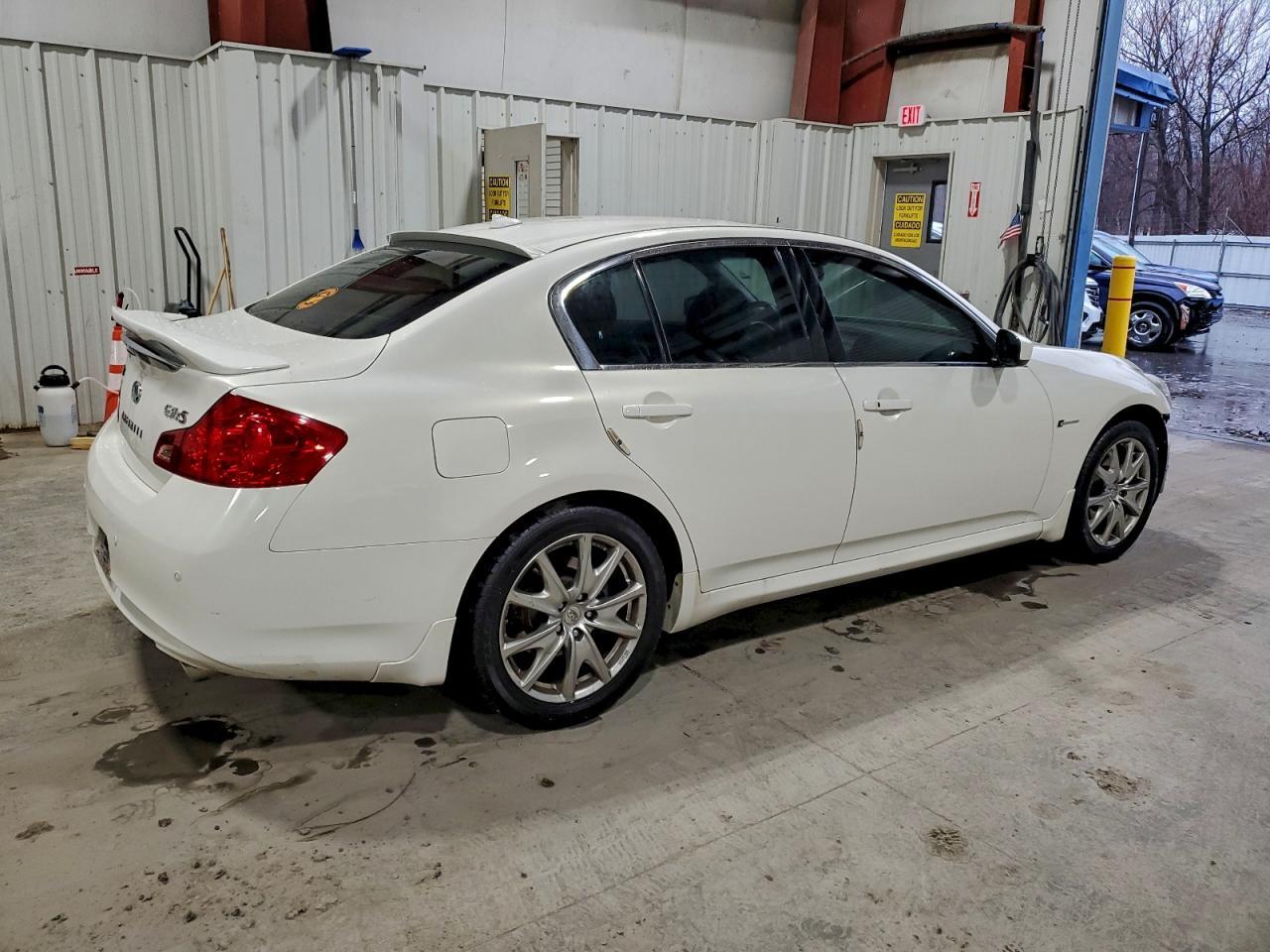 2011 INFINITI G37
