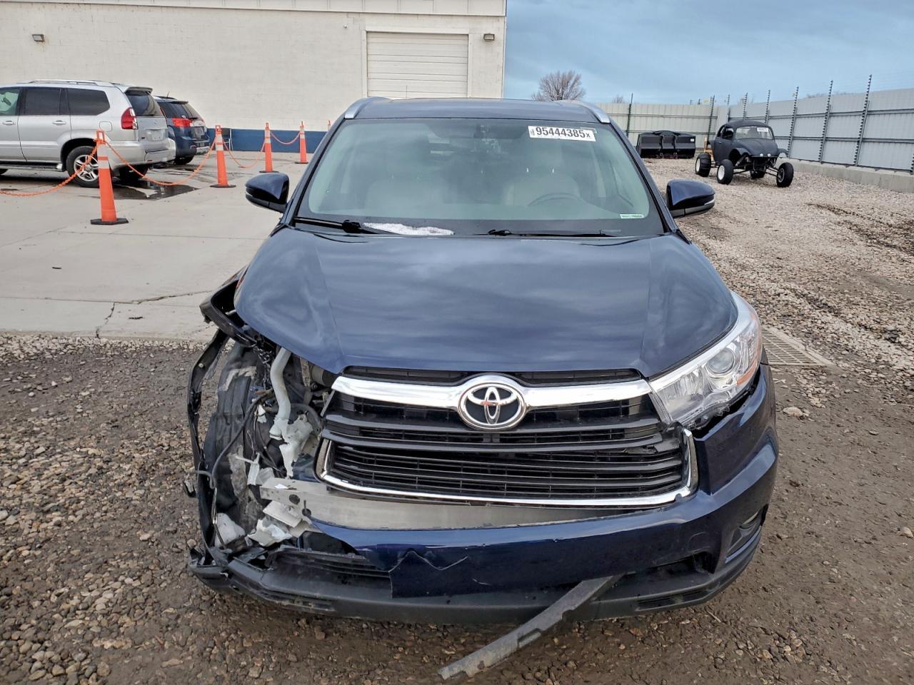 2016 TOYOTA HIGHLANDER