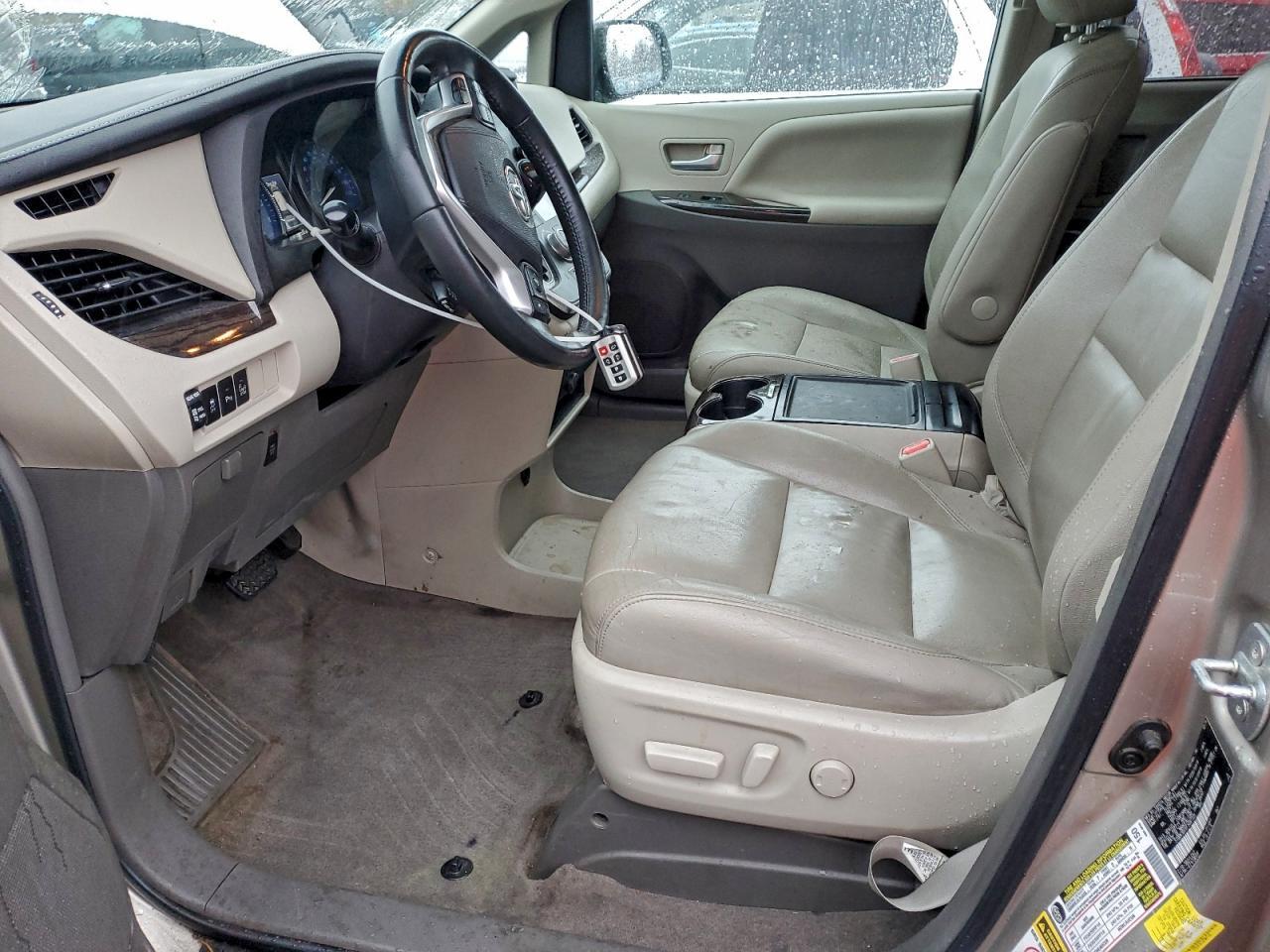 2015 TOYOTA SIENNA