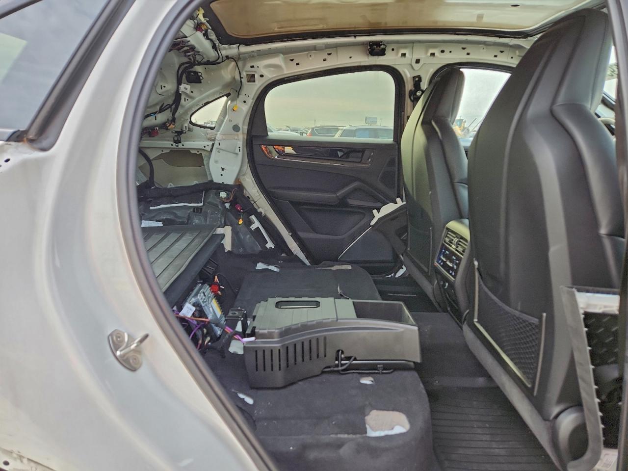 2025 PORSCHE CAYENNE