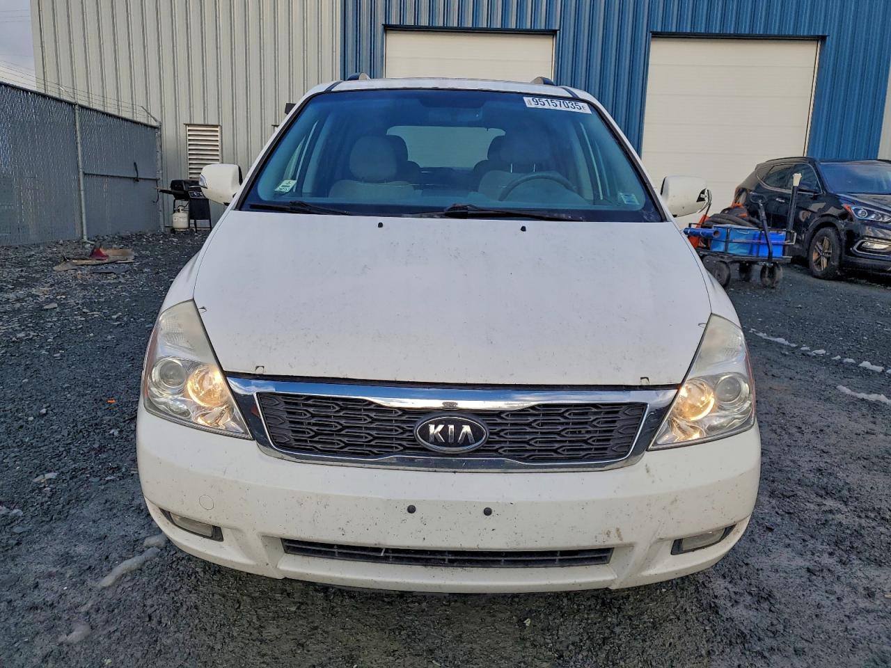 2011 KIA SEDONA