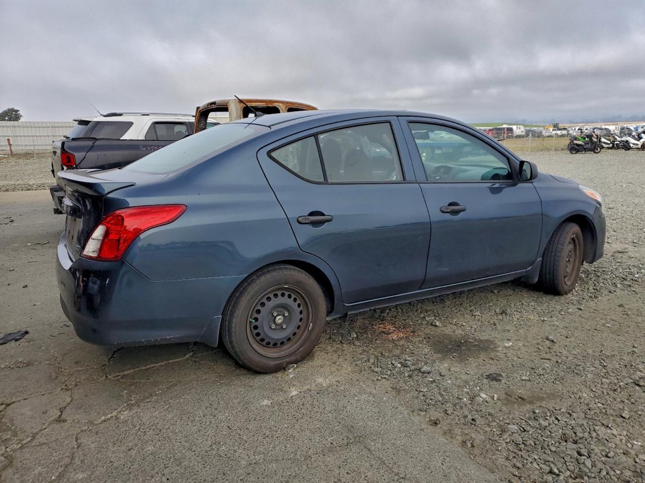 2015 NISSAN VERSA