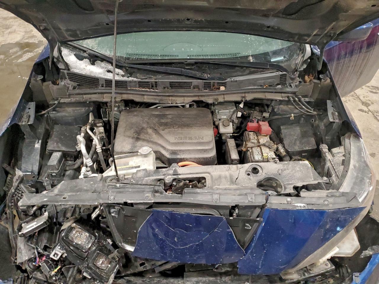 2025 NISSAN LEAF