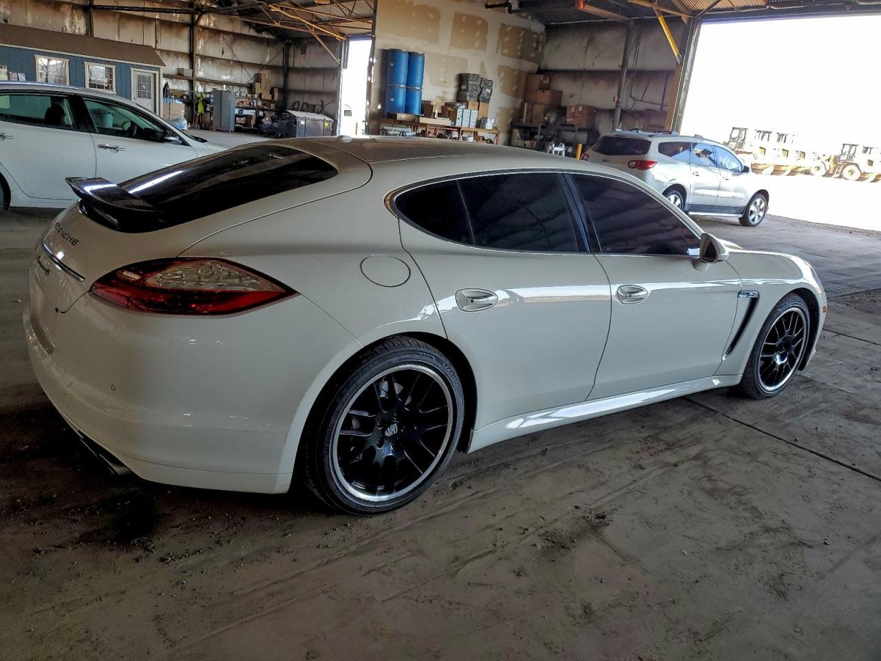 2011 PORSCHE Panamera