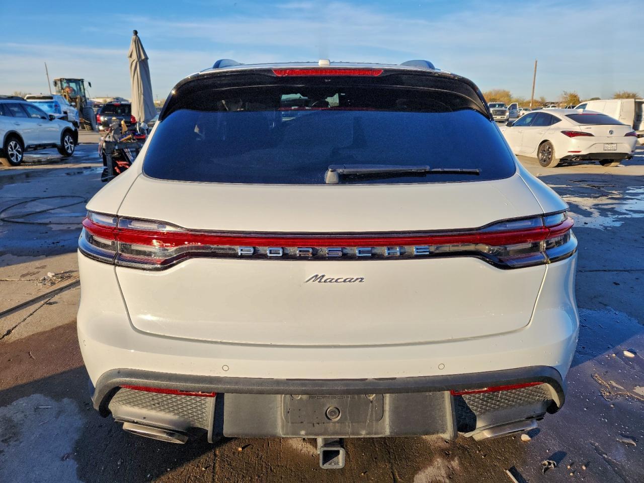 2025 PORSCHE Macan