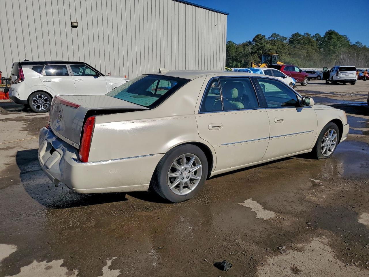 2011 CADILLAC DTS