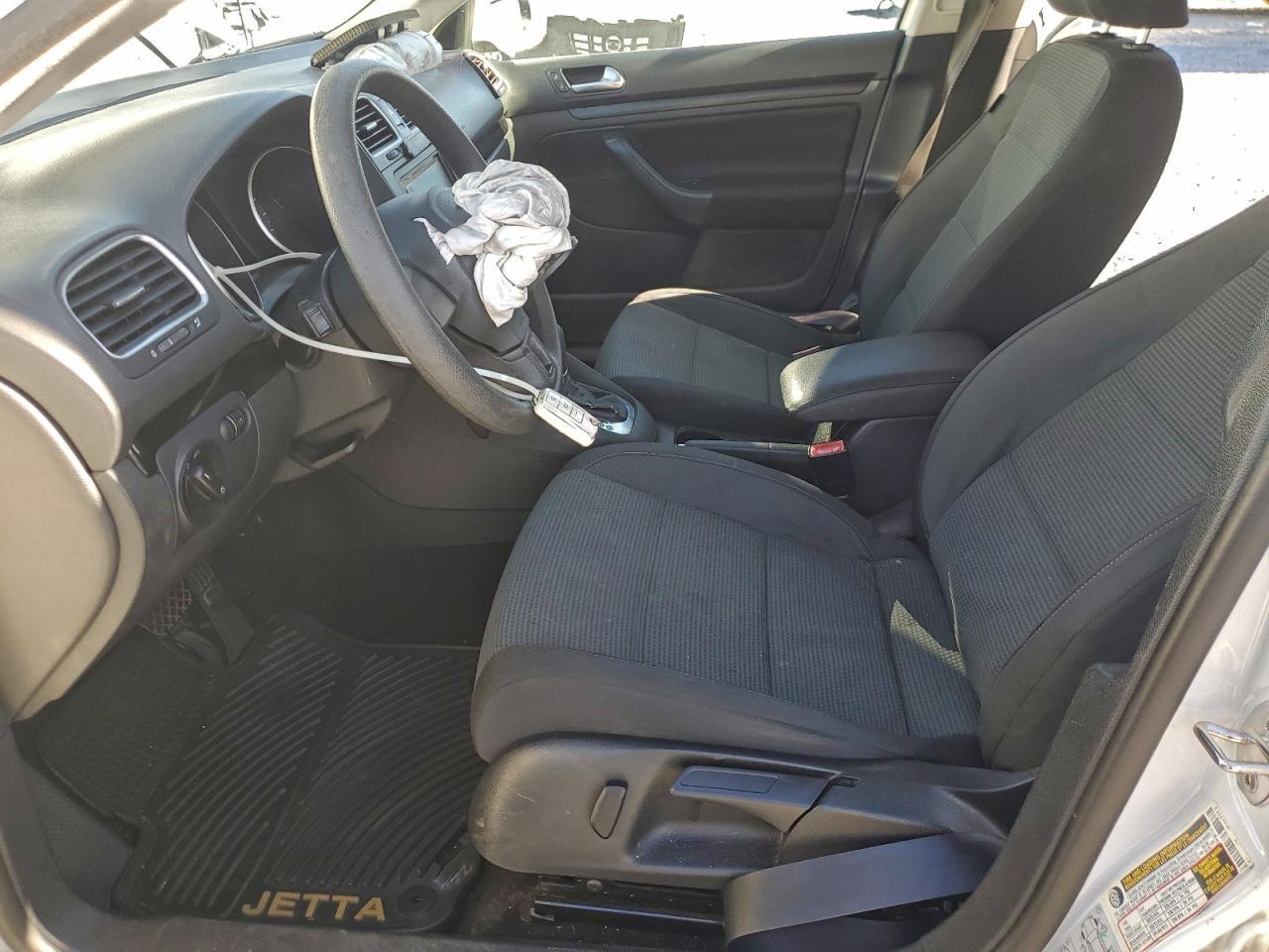 2011 VOLKSWAGEN JETTA