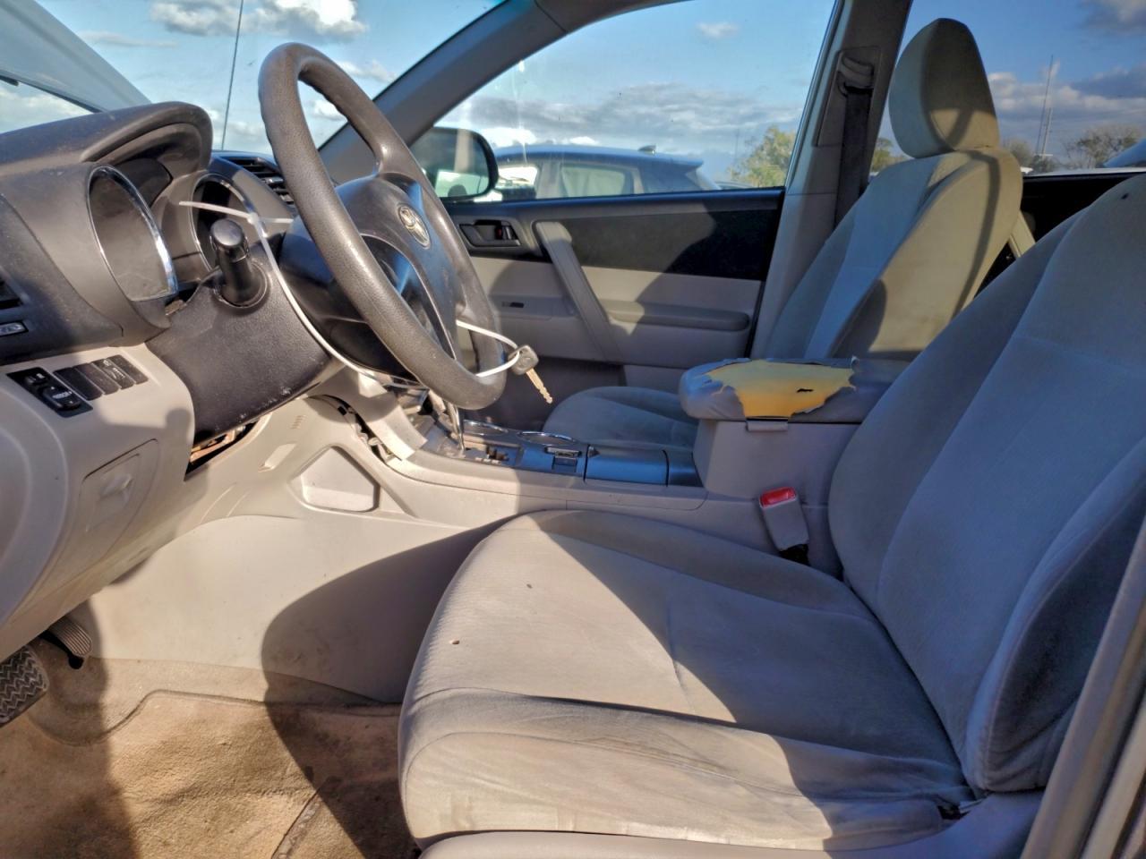 2010 TOYOTA HIGHLANDER