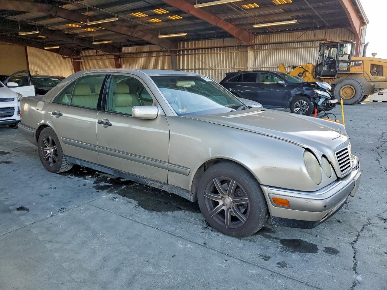 1996 MERCEDES-BENZ E-Class